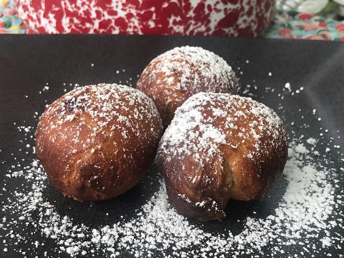 Castagnole-with-powdered-sugar